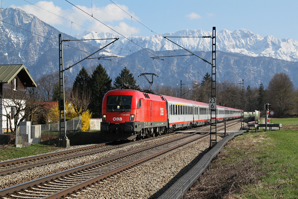1116 167 mit einem OEC am 01.04.2012 bei Niederaudorf im Inntal.