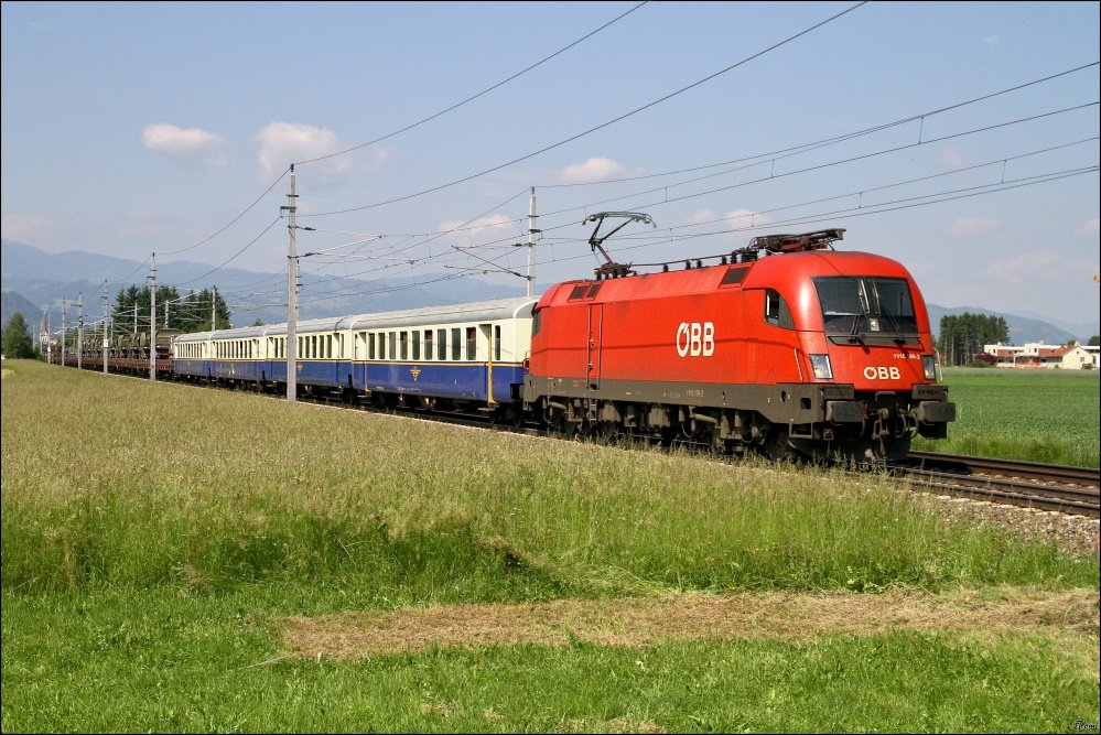 1116 169 mit dem Militrzug SGAG 90153 von Thalheim-Pls nach Mistelbach. 
Lind 9.6.2010
