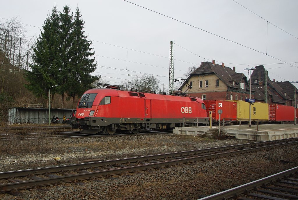 1116 171-8 zieht einen Containerzug in Richtung Sden durch Eichenberg. Aufgenommen am 16.02.2011.