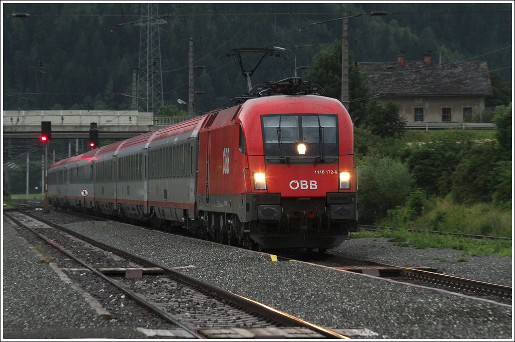 1116 172 rollt mit IC 530 (Lienz - Wien Meidling) durch den Bahnhof Kraubath. 12.7.2012