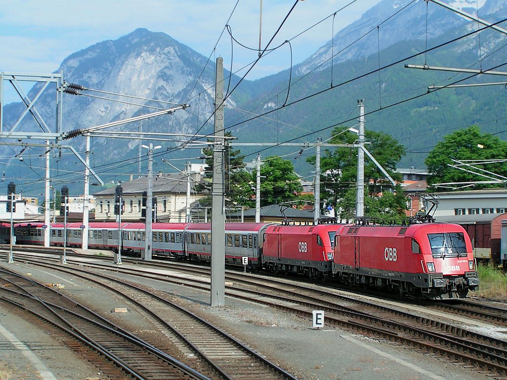1116 177-5 und 032-2 durchfahren mit OEC561  Europischer ComputerFhrerschein  Innsbruck-West;100608