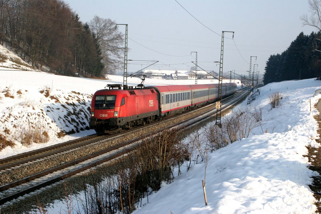 1116 178-3 mit Korridorzug OIC 864 nach Bregenz bei Stra am 30.01.2011