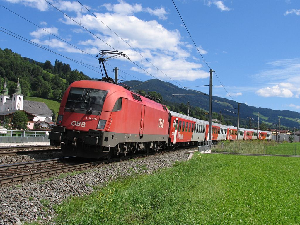 1116 179-1 mit REX 1509 Wrgl Hauptbahnhof-Salzburg Hauptbahnhof bei Brixen im Thale am 15-8-2010.