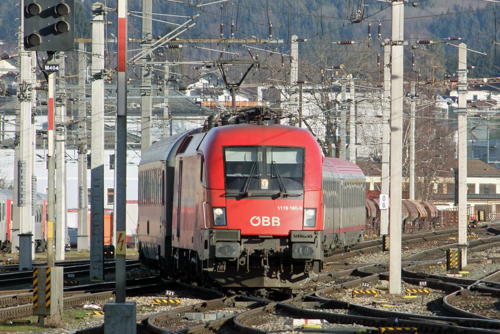 1116 180-9 bei der Einfahrt in Salzburg 16.1.2011