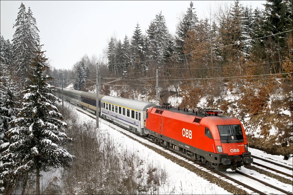 1116 180 fhrt mit EC 102  Polonia  von Villach nach Warschau.
Zeltweg 02.2010 