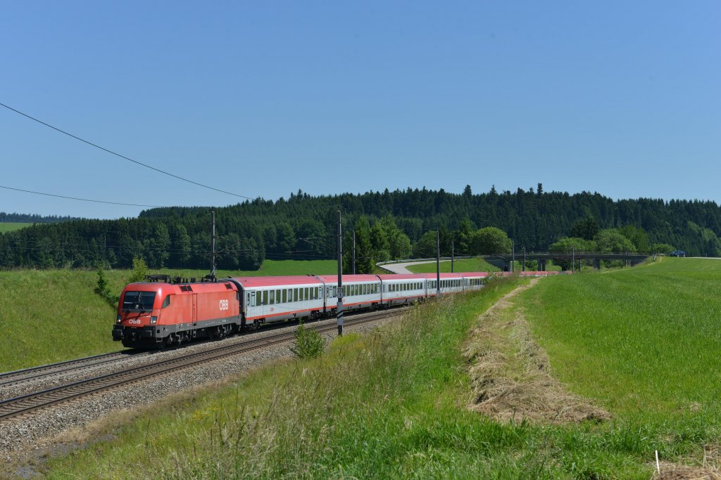 1116 185 mit OIC nach Salzburg Hbf am 16.06.2012 unterwegs bei Pndorf.
