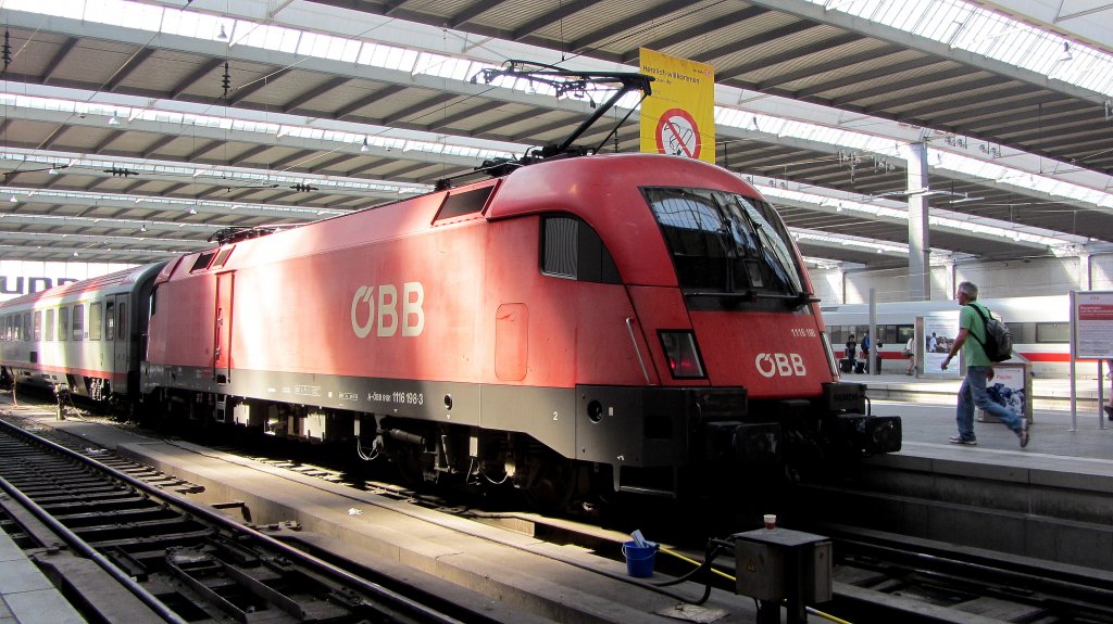 1116 198 am Schluss des EC 112 von Klagenfurt Hbf nach Frankfurt (Main) Hbf in M�nchen Hbf am 24.7.2012.