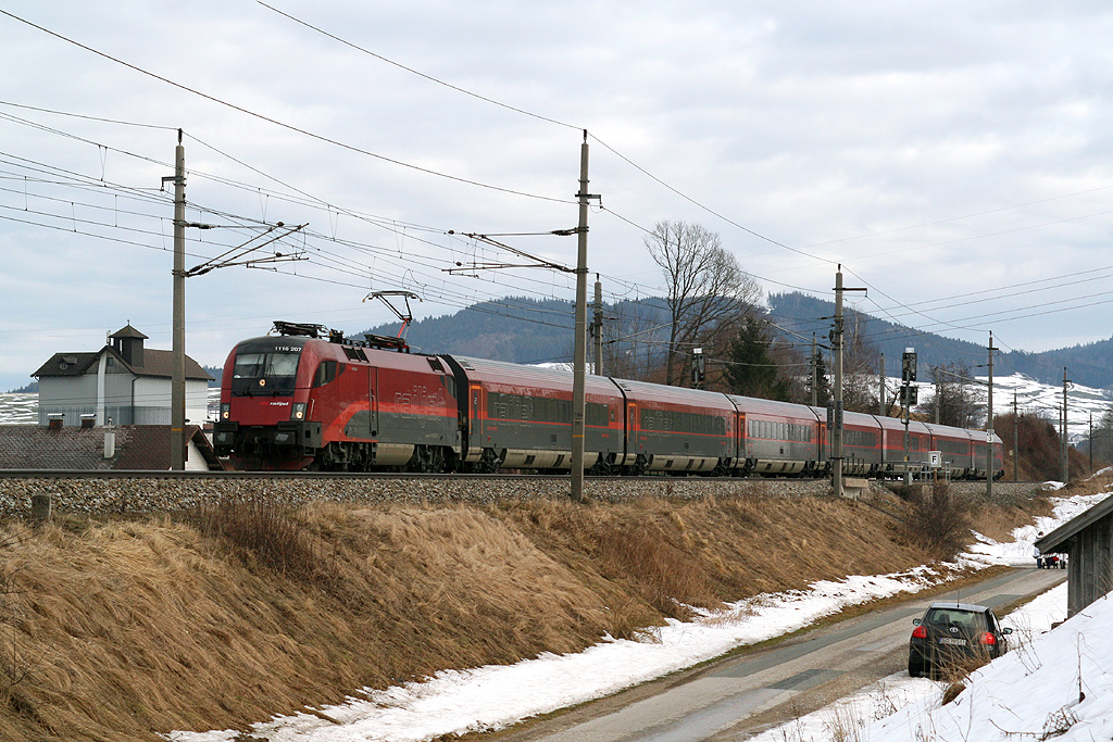 1116 207-0 RJ Budapest-Keleti - Salzburg Hbf. Strawalchen (24.02.2012)