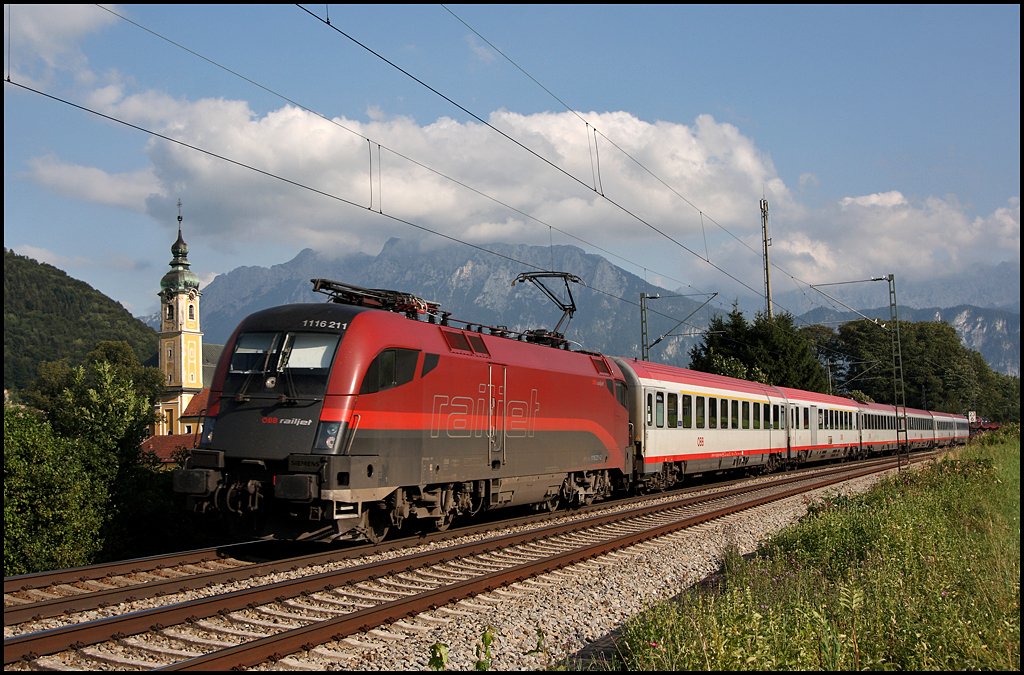 1116 211 mit dem OEC 663  Erlebnis Demokratie  nach Wien konnte am Kloster Raisach abgelichtet werden. (05.08.2009)