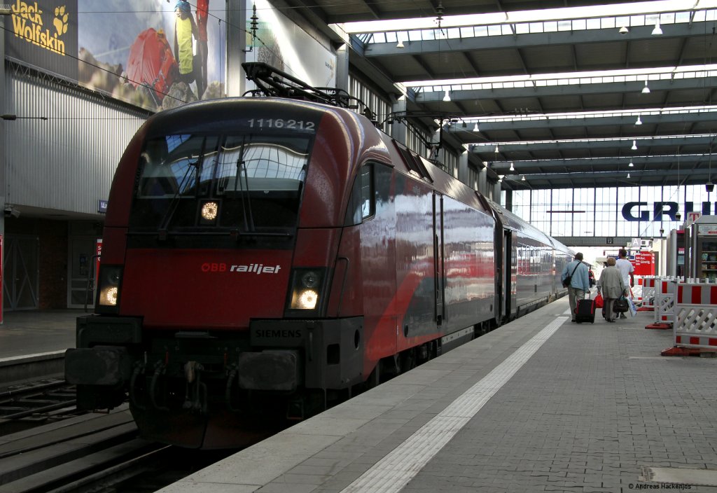 1116 212-0 mit dem RJ 61 (Mnchen Hbf-Budapest-Keleti pu) im Start Bf 4.6.11