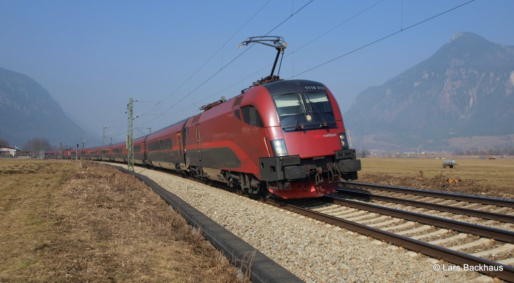 1116 213-8 zieht den RJ 162 nach Zrich HB am 5.03.11 Richtung Innsbruck. Aufgenommen beim Kloster Reisach.