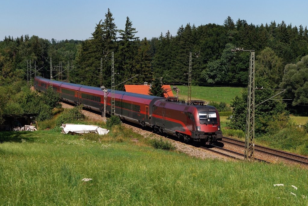 1116 215 mit RailJet bei Ufering (01.08.2010)