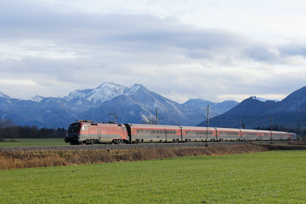 1116 216 mit einer RJ-Garnitur bei Weisham, aufgenommen am 2. Januar.