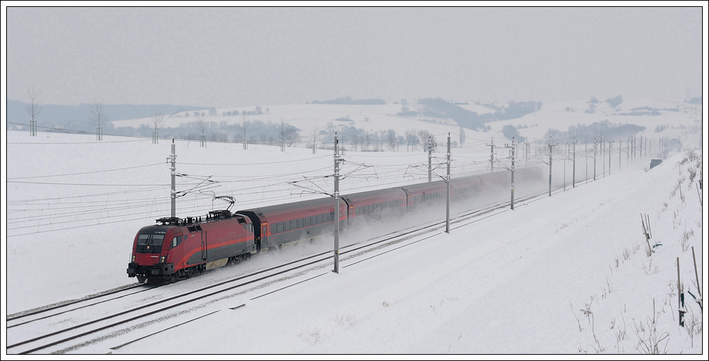 1116 221 mit dem RJ 62 von Budapest-Keleti nach Salzburg Hbf am 23.2.2013 nchst Perschling an der neuen Westbahn aufgenommen.