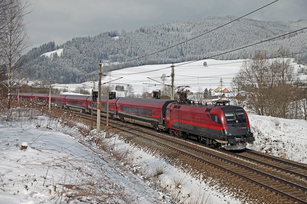 1116 224 ist am 27.03.2013 als RJ534 in Oberaich unterwegs.