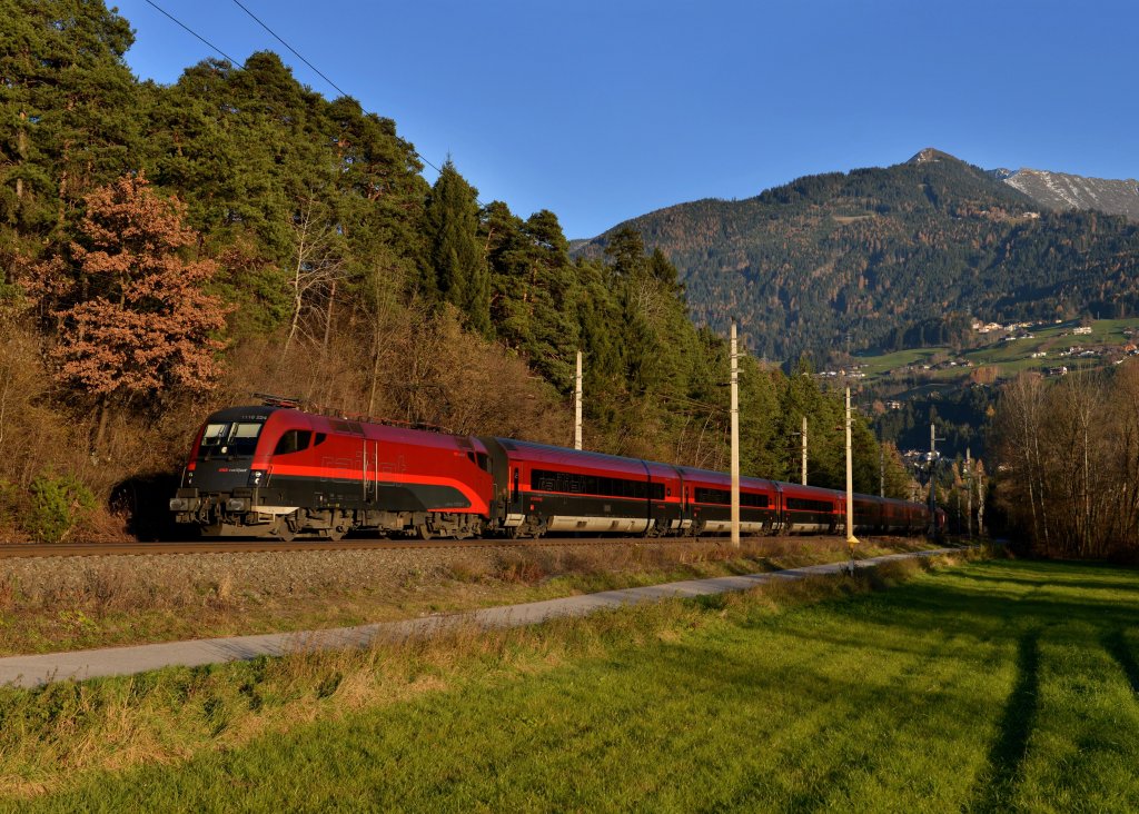 1116 224 mit RJ 564 nach Bregenz/Lindau am 17.11.2012 bei Terfens.