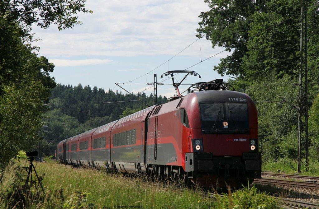 1116 226-0 mit dem RJ 260 (Wien Westbahnhof-M�nchen Hbf) in A�ling 4.6.11