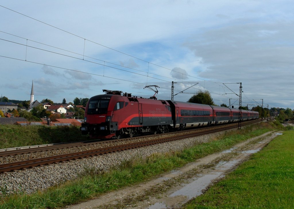 1116 230 mit einem Railjet nach Mnchen Hbf am 13.10.2012 bei Ostermnchen.