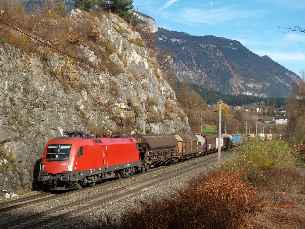 1116 236 am 13.11.2010 unterwegs bei Jenbach