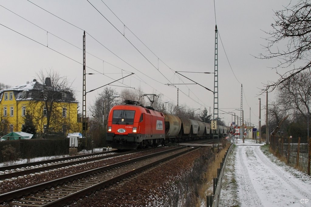 1116 239-3 der ITL ist am 17.12.2009 durch Dresden-Stetzsch unterwegs.