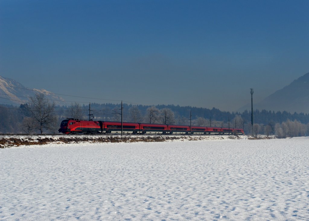 1116 242 mit einem Railjet am 28.12.2011 unterwegs bei Terfens.