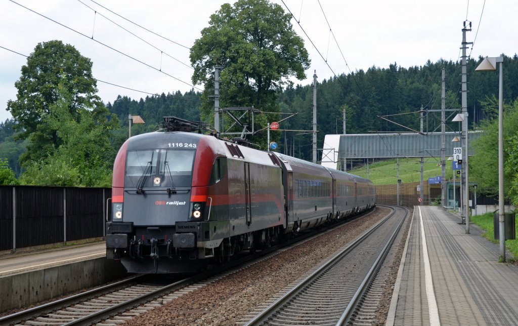 1116 243 fhrte am 07.07.12 den RJ 564 durch Salzburg Kasern Richtung Salzburg Hbf.