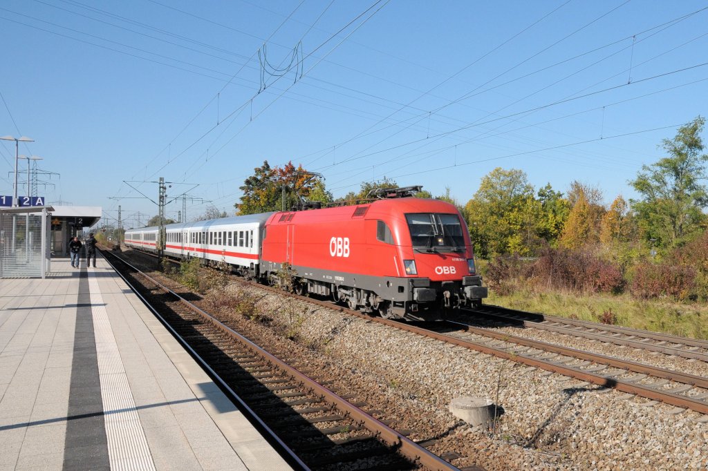 1116 245 am 10.10.10 am IC 2083 in M�nchen-Langwied