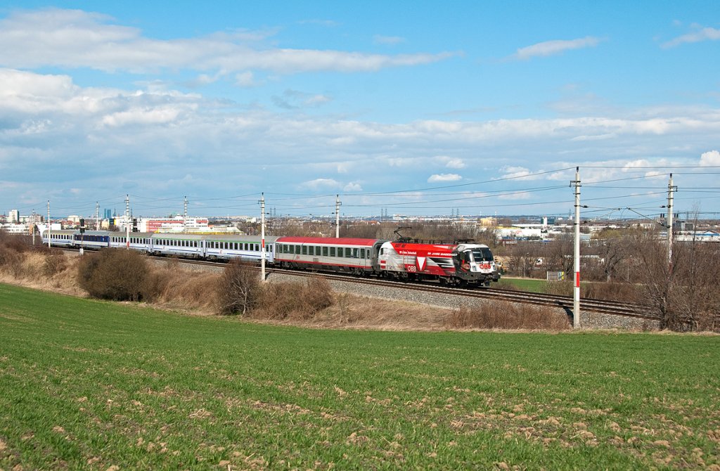 1116 246  Bundesheer  bespannte am 28.03.2010 den EC 103  Polonia  (Warschau - Villach) von Breclav bis Villach Hbf. Die Aufnahme entstand kurz nach Mdling bei Guntramsdorf.