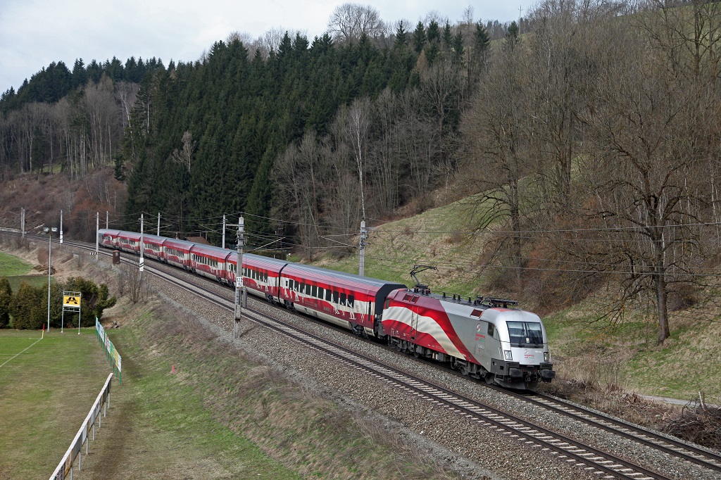 1116 249 als RJ556 bei Langenwang am 10.04.2013