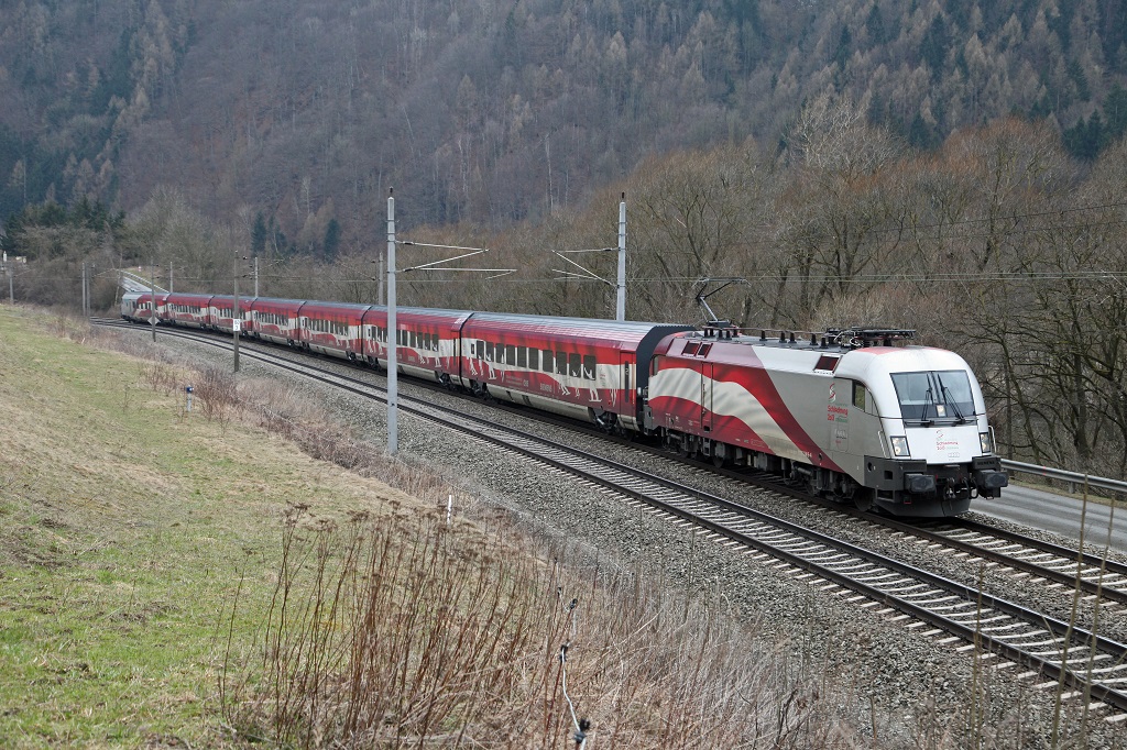 1116 249 als RJ652 in Bruck/Mur belstein am 2.04.2013