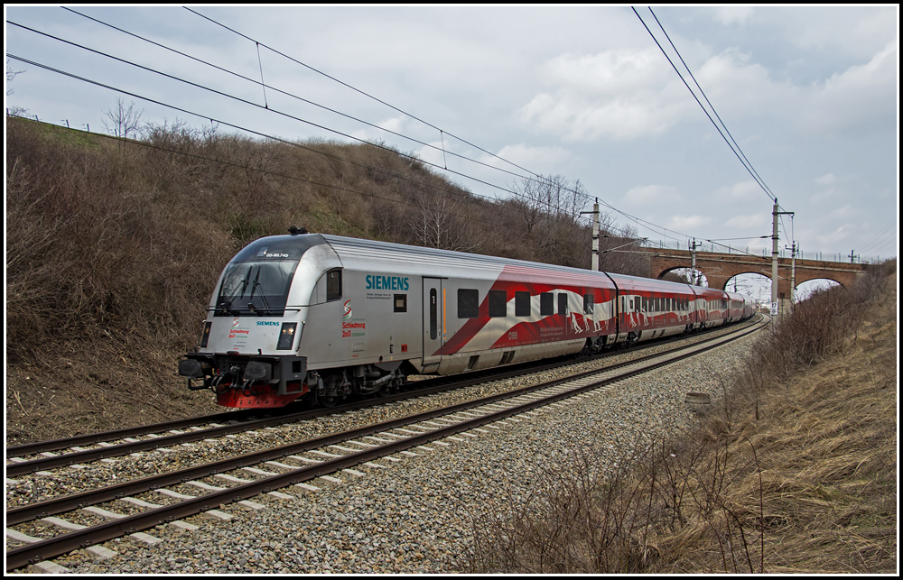 1116 249 und die dazugehrige railjet-Garnitur 49 sind am 01.04.2013 unter anderem als railjet 653 von Wien Meidling nach Graz unterwegs gewesen. Aufgenommen wurde der, meiner Meinung nach, schnste Railjet kurz nach Mdling.