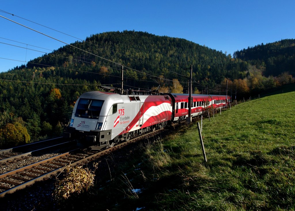 1116 249 mit dem Jubilum-Rrailjet nach Wien Meidling am 31.10.2012 bei Eichberg.