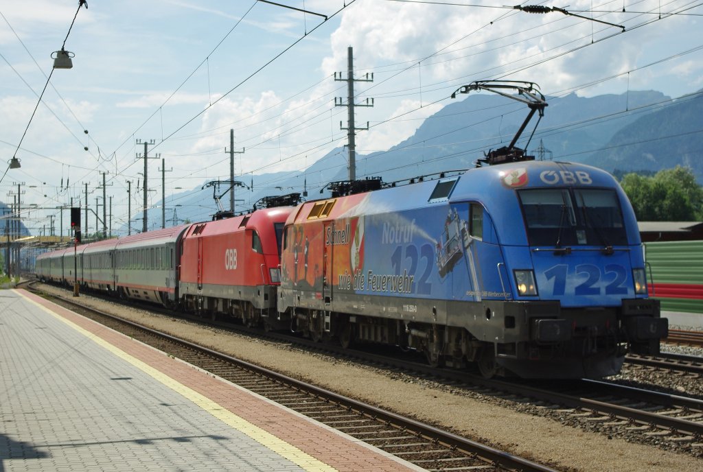 1116 250-0 als erste Lok einer Doppeltraktion vor einem BB IC in Richtung Norden. Aufgenommen am 13.07.2010 in Kundl.