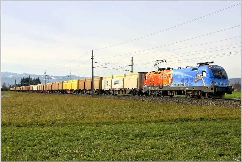 1116 250  Feuerwehr  fhrt mit Hackschnitzelleerzug 41601 von Zeltweg nach Bratislava.
Lind bei Zeltweg 14.11.2009