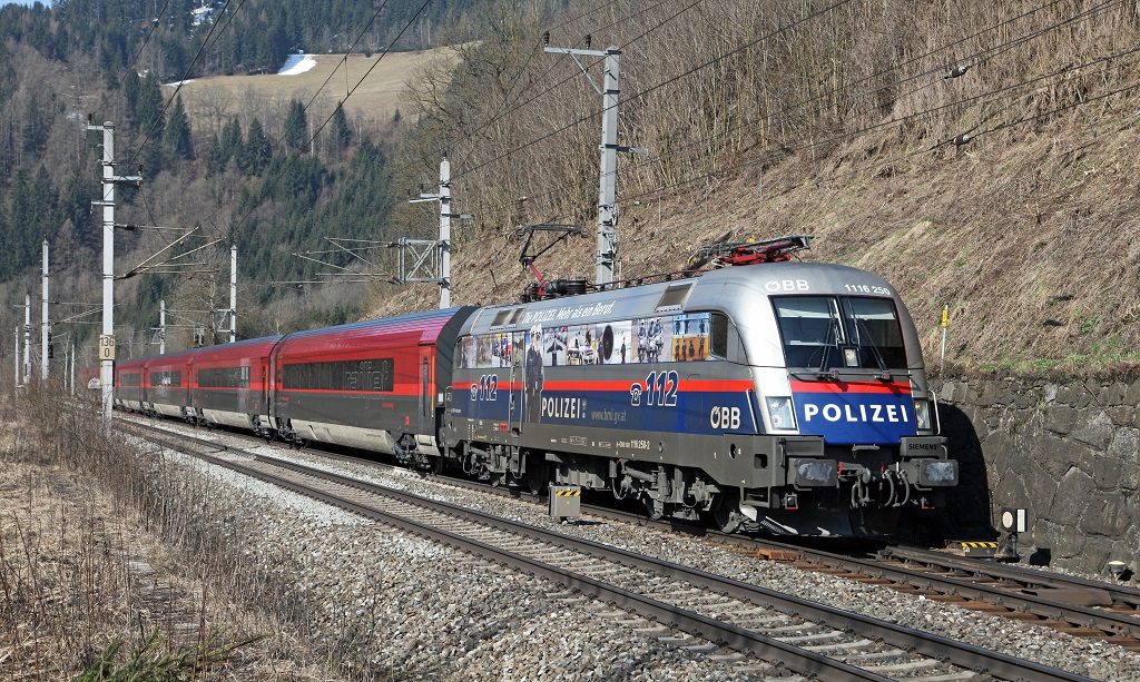 1116 250 mit als RJ558 bei Wartberg im Mrztal am 4.04.2013