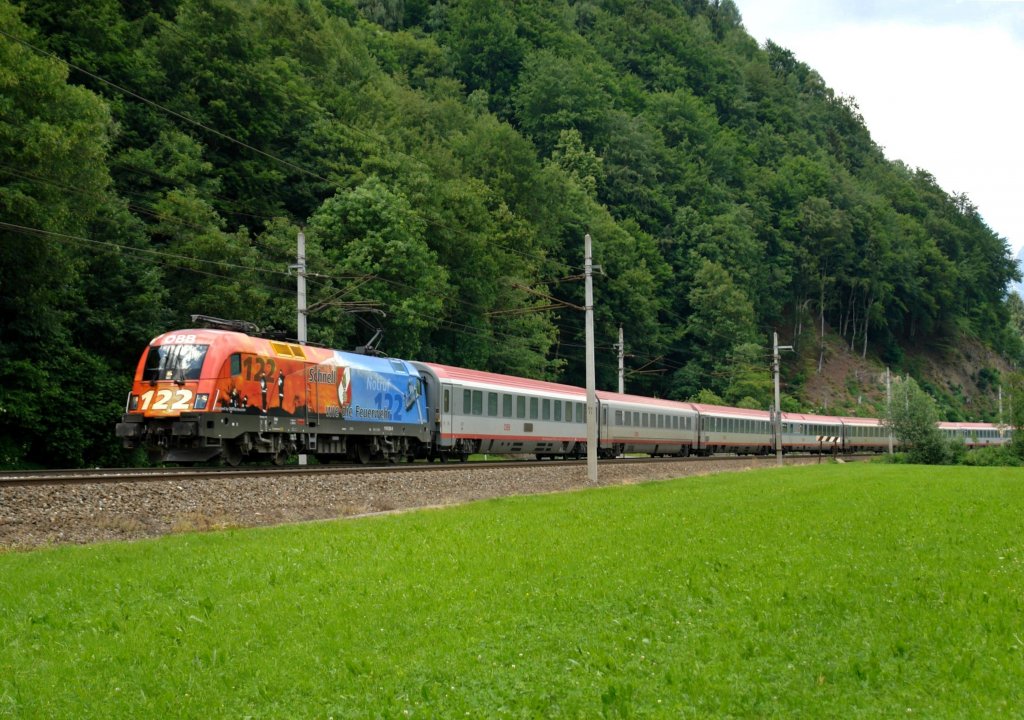 1116 250 mit EC 113 am 09.06.2009 unterwegs zwischen Bischofshofen und St. Johann im Pongau.
