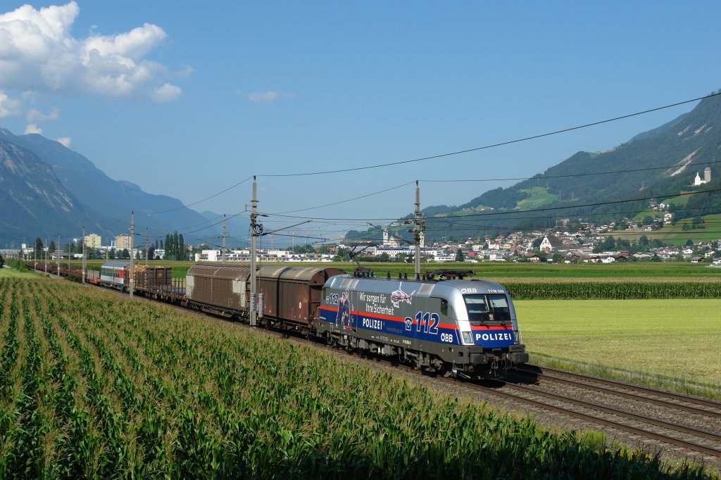1116 250 mit einem Gterzug nach Hall in Tirol am 02.08.2011 unterwegs bei Schwaz.