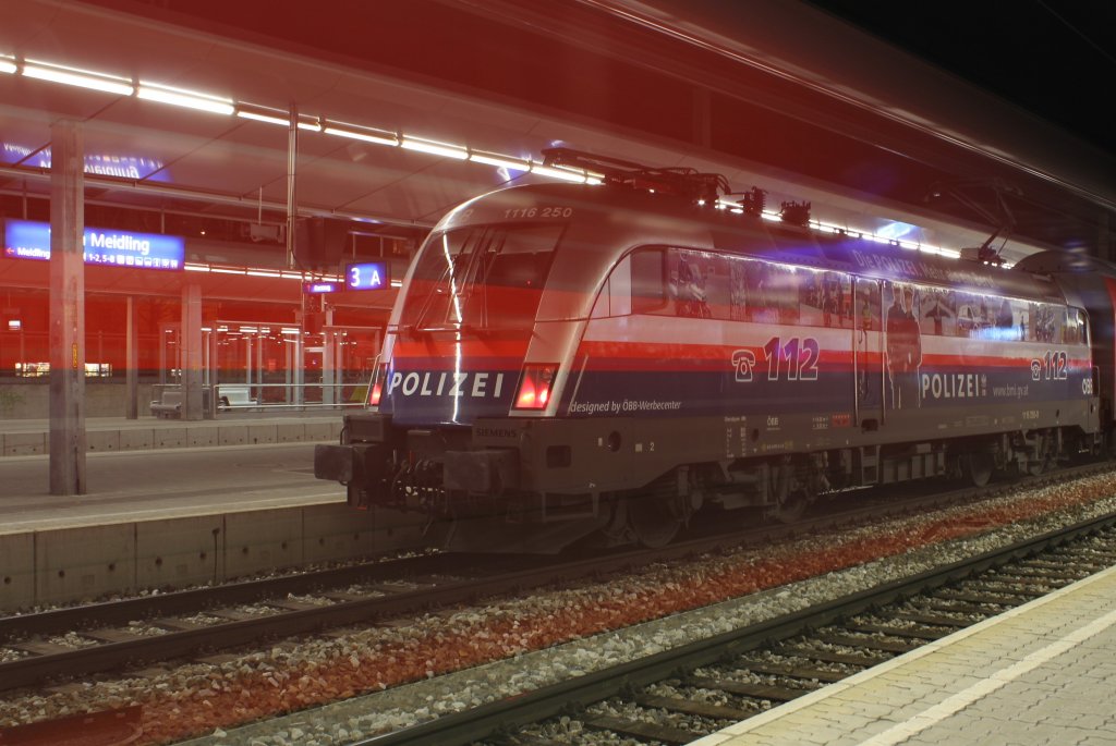 1116 250 nach ihrer fahrt mit dem R 2265 im Zugendbahnhof Wien Meidling, diese Bild ist wieder eines meiner Experimente, ich hoffe es ist eurer Meinung nach auch gelungen; am 29.12.2011