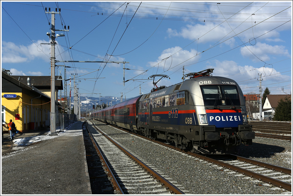 1116 250  Polizei  durchfhrt mit railjet 534 (Villach - Wien Meidling) den Bahnhof Zeltweg. 3_2013