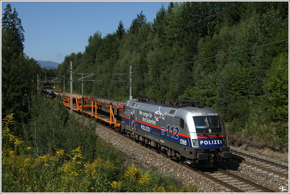 1116 250  Polizei  f�hrt mit dem Autoleerzug 46774 von Tarvisio nach Breclav.  Zeltweg 3.9.2011