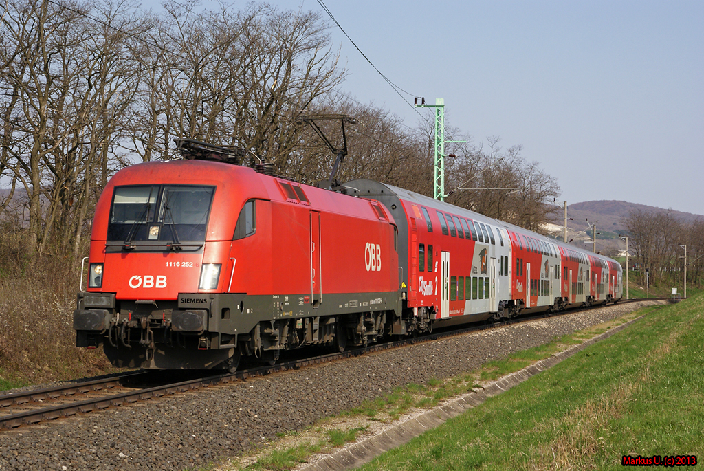 1116 252 mit REX7631  Leitha  (Deutschkreutz - Bratislava-Petrzalka) am 18.04.2013 zwischen Mllendorf und Neufeld an der Leitha.