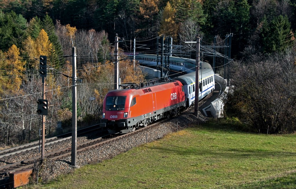 1116 253 ist mit EC 102  Polonia  Richtung Wr. Neustadt unterwegs. Die Aufnahme entstand am 05.11.2010 zwischen Eichberg und Kb am Semmering.