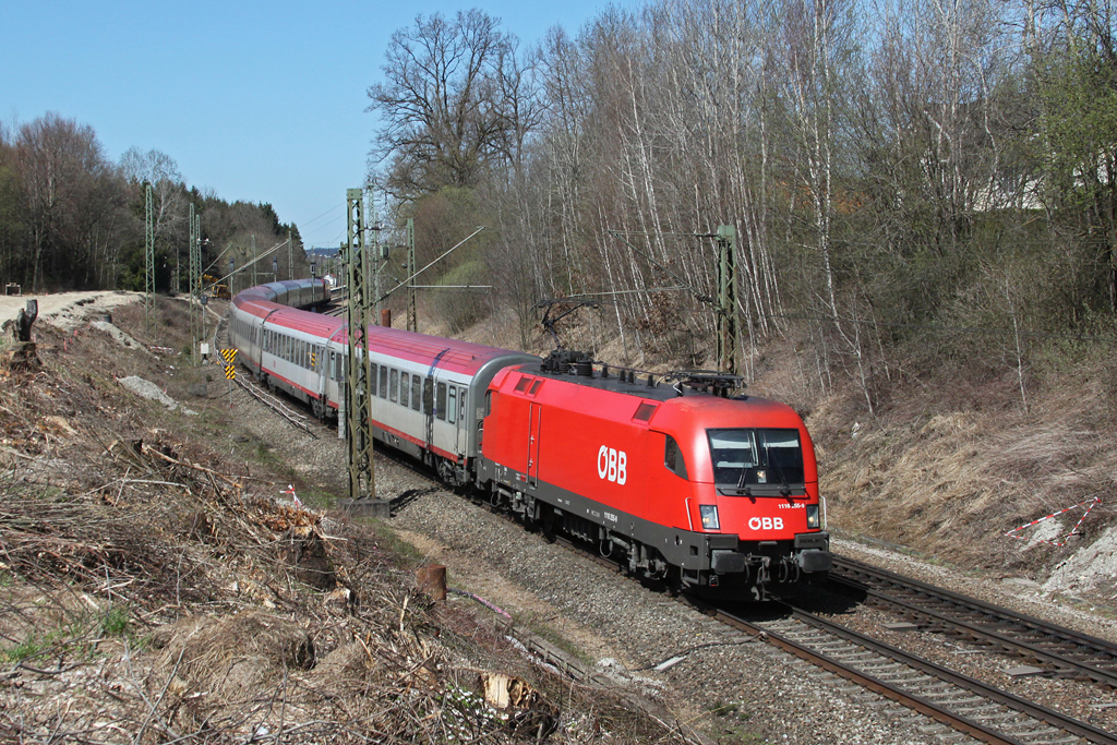 1116 255 mit EC 113 am 02.04.2011 in Ostermnchen.