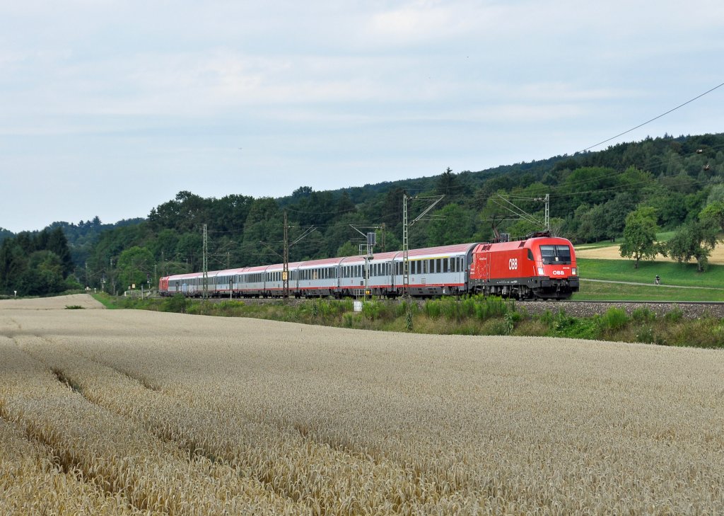 1116 260 Europischer Fhrerschein ist mit dem EC 113 von Frankfurt(Main) nach Klagenfurt in sterreich unterwegs.Das Bild entstand an der Filsbahn bei Ebersbach an der Fils am 4.8.2013
