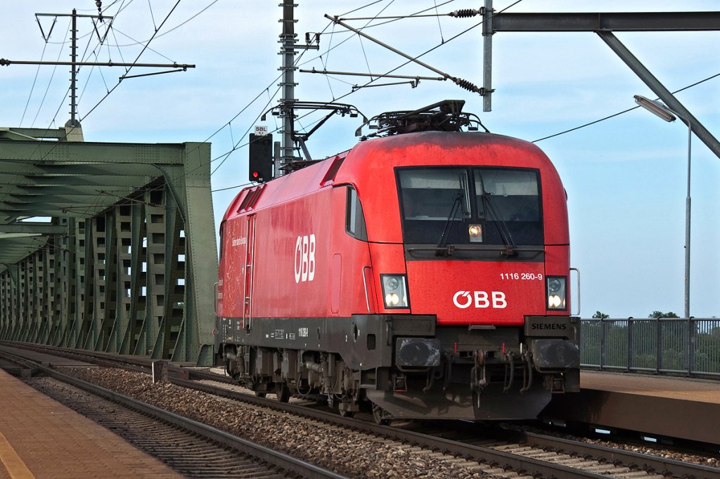 1116 260  Sicher durch Europa  kam als Lz in Wien Praterkai vorbei, nachdem sie zuvor einen Gefco Autozug in Wien Stadlau abgeliefert hatte. Die Aufnahme entatand am 18.05.2012.