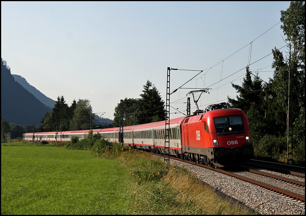 1116 261 mit einem OEC 566  STADT INNSBRUCK  beim Kloster Raisach. (05.08.2009)