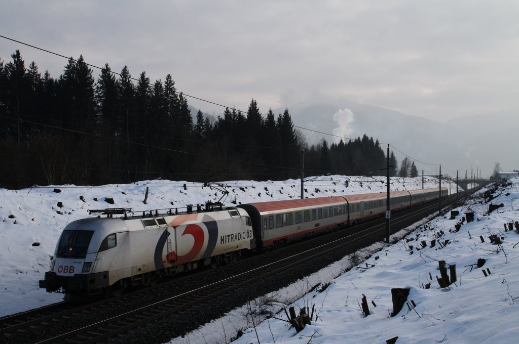 1116 264-3 ``Hitradio 3`` der BB fhrt am 27.2.2013 mit dem BB IC Innsbruck-Wien West zwischen Wrgl und Kirchbichl Richtung Kufstein.