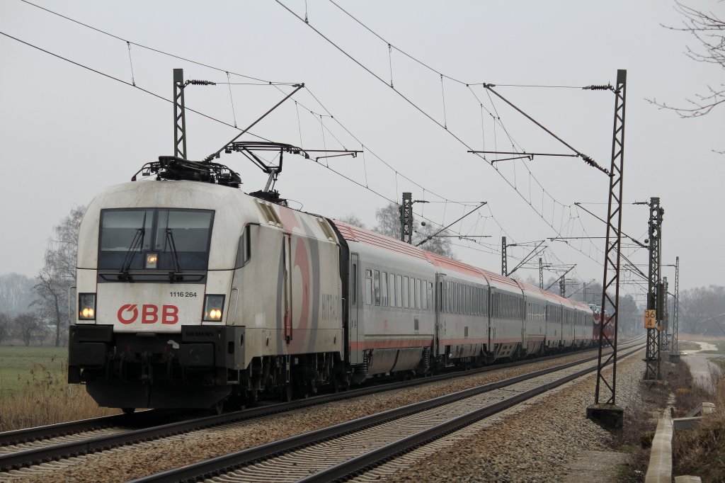 1116 264 mit dem OIC 860 auf dem Weg nach Innsbruck. Aufgenommen am 30. Mrz 2013 bei bersee.