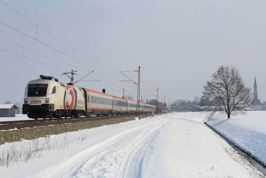 1116 264  3  mit einem Korridor-Zug auf dem Weg nach Kufstein. Aufgenommen am 24. Februar 2013 bei bersee.
