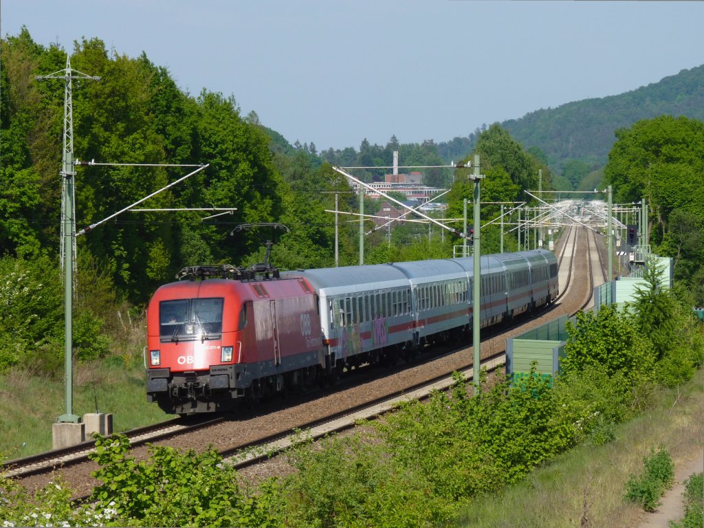 1116 271 zieht am 5.5.11 den IC 2056 Heidelberg-Saarbr�cken durch Kirkel.